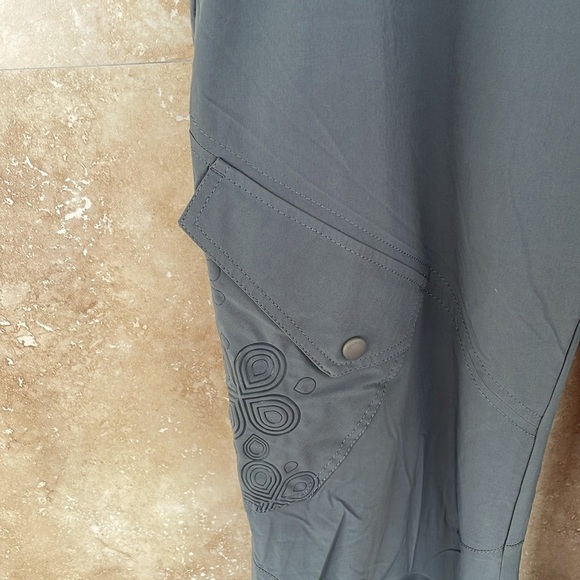 Eddie Bauer Women’s Fleece Lined Outdoor Pants Size 16 Dark Smoke Gray Cargo - Picture 3 of 16